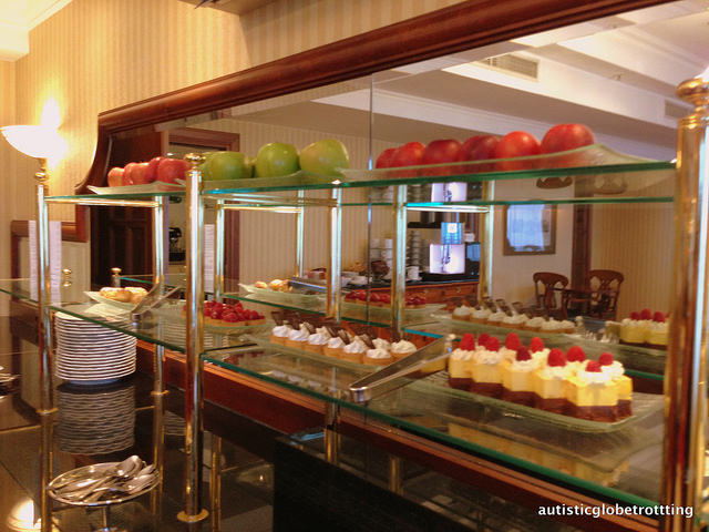Review of The JW Marriott Bucharest Executive Lounge cakes