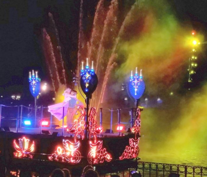 News from Disney Social Media Moms 2017 Disneyland Celebration b fireworksoat fireworks