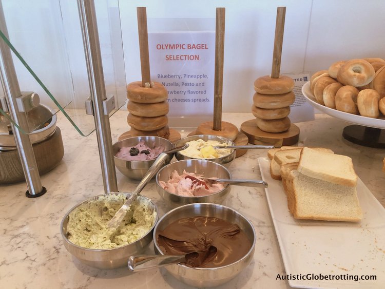 Is United MCO Red Carpet Lounge Family-Friendly breakfast