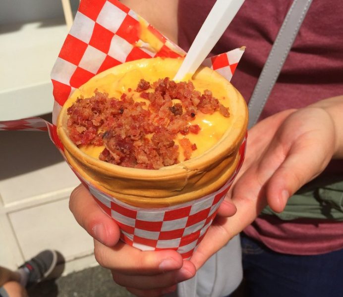 Ten Must Try Disneyland Snacks mac and cheese bacon flavor