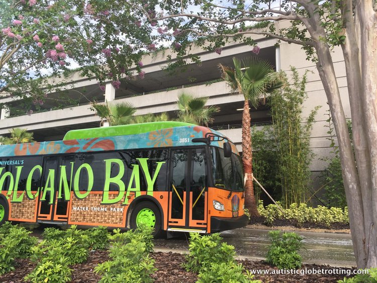 Universal Studios Volcano Bay™ Tips bus