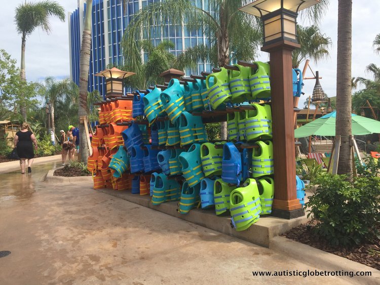 Universal Studios Volcano Bay™ Tips life vest