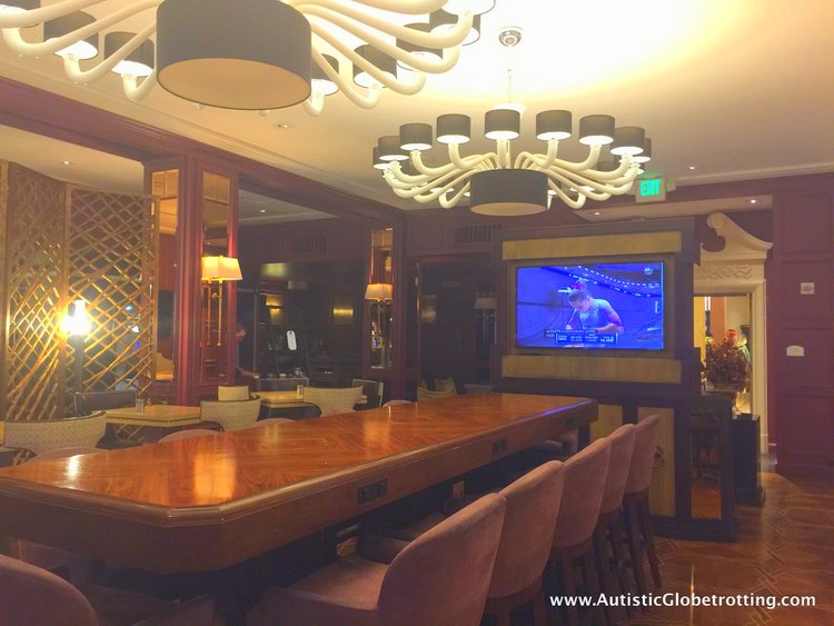 Another thing that amazed me was the immaculately clean room. restaurant decor