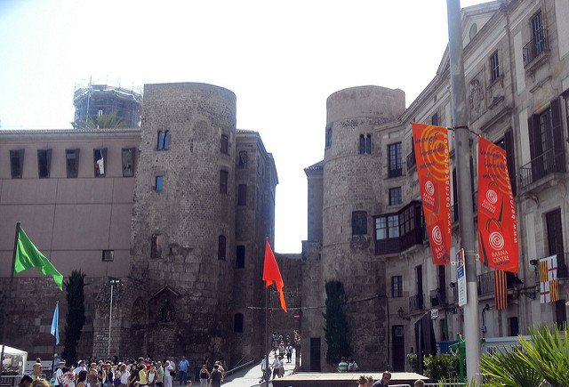 Ten Best Things to do with Kids in Barcelona street