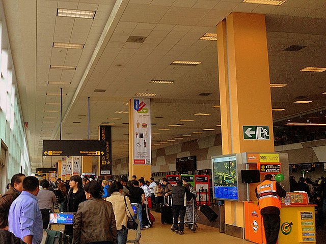 Nine Ways to Accommodate Kids with Autism while Flying crowd