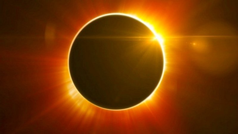 solar eclipse red